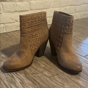 Fergalicious Fergie Woven Detail Brown Ankle Boots Block Heel Size 12 Zip Up
